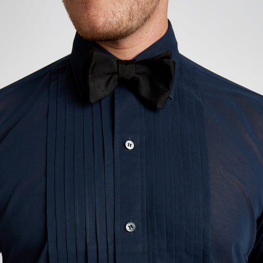 Classic Fit Hand Pleated Voile Double Cuff Dress Shirt in Navy collar detail