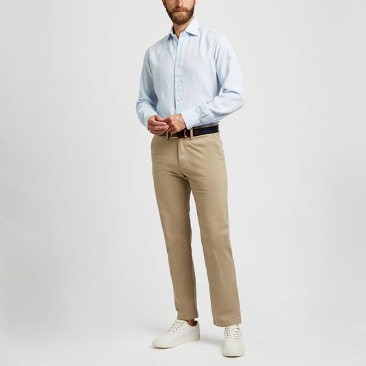 Tailored Fit Bank Collar Linen Button Cuff Shirt in Sky on model full view