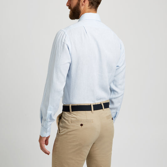 Tailored Fit Bank Collar Linen Button Cuff Shirt in Sky on model back