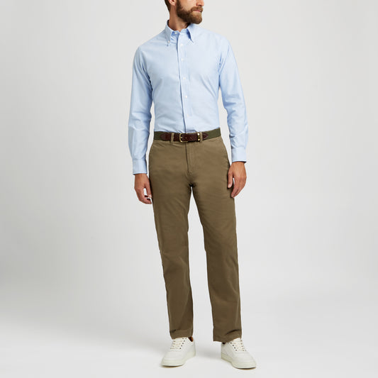 Tailored Fit Button Down Oxford Shirt in Sky Blue on model