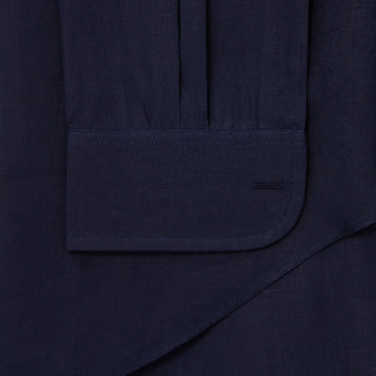 Tailored Fit Bank Collar Linen Double Cuff Shirt in Navy cuff